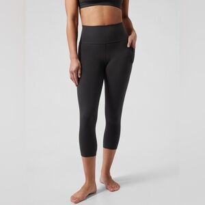 Athleta Salutation Stash Pocket II Capri Leggings (Black)